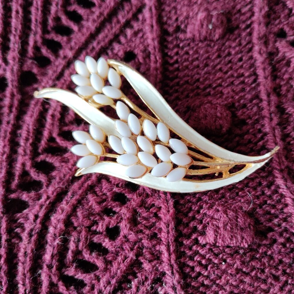 Vintage Signed ART Milk Glass White Enamel Brooch Gold Plated Mid-Century